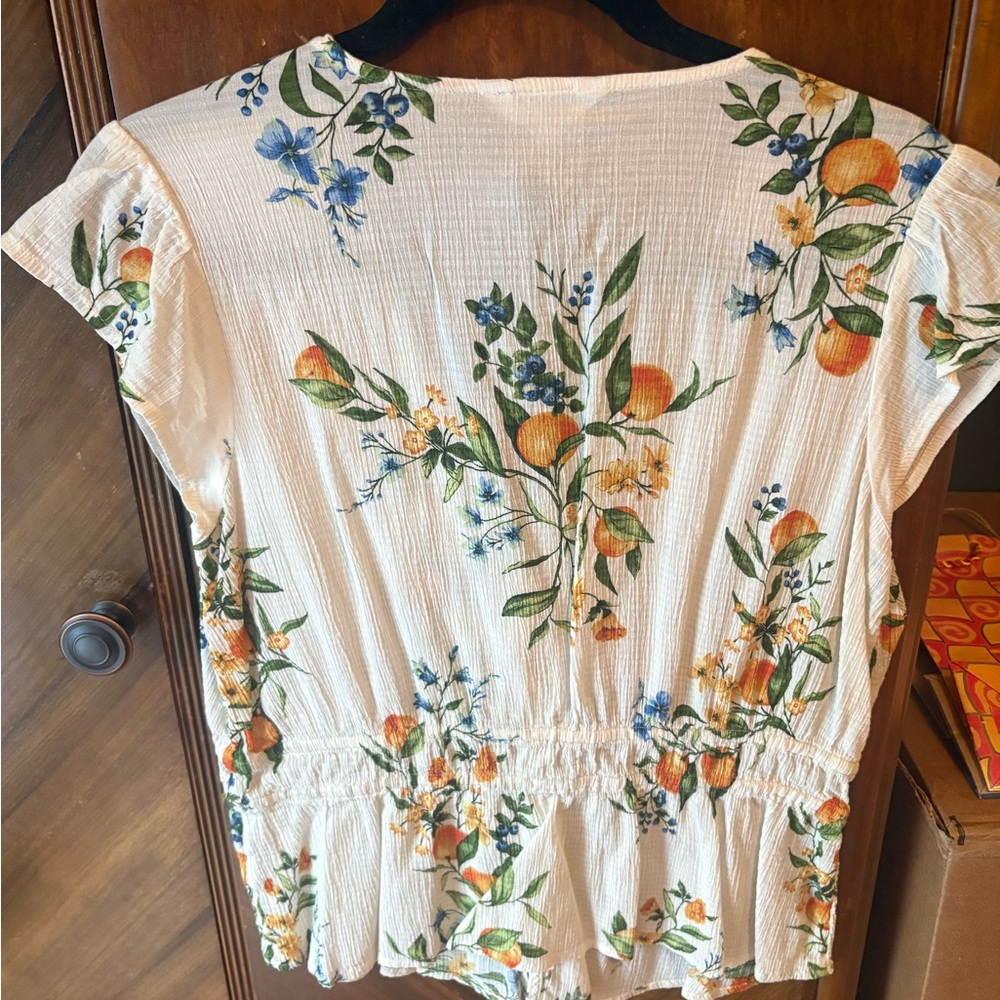 Women’s Cream Floral Button-Front Peplum Top - Picture 2 of 2